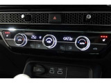 運転席と助手席の温度設定の変更が可能な左右独立タイプのデュアルエアコンです♪♪♪暑がりな人・寒がりな人も誰もが車内を快適にお過ごしいただけます♪♪♪