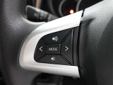 ステアリングスイッチ付き。手を離さずにさまざまな操作が可能です。