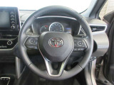 ステアリングから手を離さず、運転に集中したままオーディオ等の操作や安全装置の設定などが行えます。