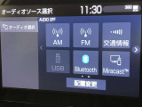 Bluetooth(ブルートゥース)接続機能付き。スマートフォンなどからお気に入りの音楽をワイヤレス再生できます。ドライブがさらに楽しくなりますね。