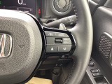 Hondaセンシングの機能のひとつ、アダプティブクルーズコントロール付!アクセルから足を離しても設定したスピードと前車との車間を保ち走行してくれます!車線維持もアシスト☆高速道路で疲労軽減ですね☆