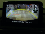 バックカメラの画像です。ガイドラインがスムースな車庫入れをサポートいたします!車庫入れの安心感がアップしますね☆
