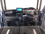 【前方視界】開放的な前方視界!運転がしやすく疲れにくいです♪窓が大きく、見通しがとっても良いおクルマですよ♪