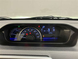 視認性に優れたメーターを採用しており、走行中でも車速や情報が分かりやすく表示されます。運転時の視線移動をむりのない範囲に抑え、快適で安心感のあるドライブをサポートします。