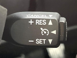 【クルーズコントロール】高速道路もラクラク走行。アクセルを離しても一定速度で走行ができ、長距離運転時の負担を軽減!加速・減速も簡単なスイッチ操作で調整できます。