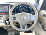 【ステアリングスイッチ】運転中、前方から目線をそらすことなく、オーディオ等の操作が可能な便利機能!安心&快適なドライブを演出してくれます♪