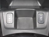 運転席&助手席シートヒーターが付いてます。HIとLOの2段階に温度設定が可能です。