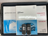 スマートキーは鍵をバッグに入れたままでもドアロックの開閉やエンジンのON・OFFができます。夜間や雨の日も鍵を探さなくて良いので便利です。