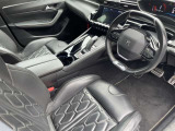 運転中の視線移動を抑えるレイアウトの「iCockpit」。