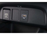 スマートフォンなどの音楽再生が可能なUSB接続ジャック装備車両です♪♪♪