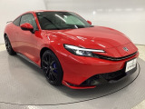 高効率なエンジンをモーターがアシストして走行中の燃費消費を抑えるハイブリッド。停車中もアイドリングストップにより燃費消費と排出ガスをなくします。