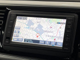 ●純正ナビ:一体感のあるナビは、高級感ある車内を演出してくれます。オーディオ機能も充実しておりますので、運転もより楽しめます♪