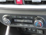 オートエアコンなのでスイッチひとつで車内を設定温度に調節してくれます☆