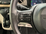 ステアリングにオーディオ操作スイッチが付いています。オーディオ画面に直接タッチしなくても操作が出来ますので、運転に集中できます。