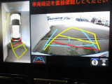 パノラミックビューモニター付きです。車両を上から見たような映像をディスプレイオーディオ画面に表示、運転席からの目線だけでは見にくい、車両周辺の状況をリアルタイムでしっかり確認できます。