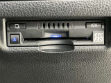 高速道路で便利な【ETC2.0】を装備しています。光ビーコン搭載で渋滞情報などナビゲーションと連動することで機能も充実いたします。他、観光施設に立ち寄るための高速料金割引サービス等もございます。