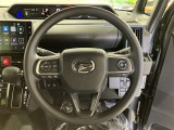 ステアリングから手を離さず、運転に集中したままオーディオ等の操作ができます。