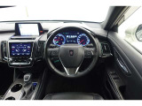 スポーティームード溢れる運転席周りですね。 クイックなドライビングに対応できるよな運転席回りになっています。 ドライブがますます楽しくなりますね!