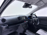 ダイハツのお店では、ダイハツ車を知り尽くしたプロフェッショナルが、専用の診断機器を使って各システムを点検しております。