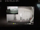 ナビゲーション連動タイプの衝撃検知機能付きドライブレコーダーを前後に装備しています☆万が一の事故時の記録を残すと共に、安全運転の意識も高まります!!また旅行の思い出作りにも一役買いますね♪