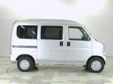当社は自社整備工場で点検整備を実施してからご納車させていただきます。車検期間が残っている場合は12ヶ月点検整備を、車検整備付きの場合は車検整備を実施します。