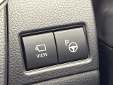 【アドバンストパーク】専用スマートフォンアプリの使用で、車外から遠隔駐車・出庫が可能な先進機能。広い場所で乗り降りしたい時に便利です♪