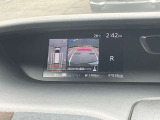 アラウンドビューモニター装備!空から見ているような映像によって不慣れな場所での車庫入れや縦列駐車等はもちろん狭い道でのすれ違いも安心していただけます♪