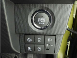 スマートキーです。カギをバッグやポケットに入れたままドアのロック・アンロック、エンジンの始動が出来ます!