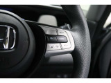 Hondaセンシングの機能のひとつ、アダプティブクルーズコントロール付!アクセルから足を離しても設定したスピードと前車との車間を保ち走行してくれます!車線維持もアシスト☆高速道路で疲労軽減ですね☆