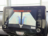 【サイドモニター】ドアミラーについているカメラから映像を映します。車幅も把握しやすくてとても便利ですね。