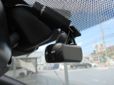 【ドライブレコーダー】万が一に!!いくら安全運転していても、事故に巻き込まれることもあります。万が一のときに証拠として使えます。4万円近くかかるドライブレコーダーが最初から付いてます☆
