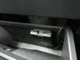 ここに ETC付いております。高速道路の料金所もスイスイ♪ ETCカードの申し込みは日産カードがおすすめ!!!「安心」「おトク」「便利」で皆さまのカーライフをサポートする特典満載のカードです。