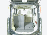 荷物によって片側のみシートを倒して使うことも出来ます!