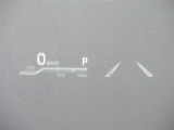 カラーヘッドアップディスプレイ付き。少ない視線移動で情報を確認できるので、運転の疲労軽減に繋がりますよ♪