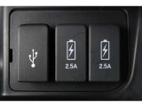 スマートフォンなどの音楽再生が可能なUSB接続ジャック装備車両です♪♪♪