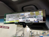 デジタルインナーミラー付き。後方視野角が広く、後席に同乗者がいても後方を確認しやすく安心です。