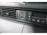 スマートフォンなどの音楽再生が可能なUSB接続ジャック装備車両です♪♪♪