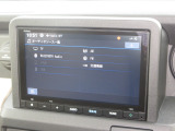 ナビゲーションは純正8インチメモリーナビ(VXM-245ZFEi)を装着しております。AM、FM、Bluetooth、フルセグTVがご使用いただけます。初めて訪れた場所でも安心ですね!