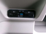 ETC車載器を装備しています。高速道路の料金所もストレスなく通行できます。すっきりとしたビルトインタイプですよ。
