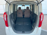 積み下ろしのしやすいデッキにはたっぷりと荷物を積み込んでいただけます。遊びから仕事まで、様々なシーンで頼れます♪