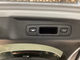 荷物を置いてクルマから離れると自動で閉じる「予約クローズ機能」が付いたパワーテールゲート。