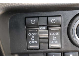 スライドドアの開閉は、ドアハンドルはもちろん運転席からのスイッチ操作でも可能です。お子様の送迎時の乗り降りも一段と楽になります。