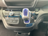 オートマチックシフトレバーは、手になじみ操作しやすい形状で安全運転にもつながります♪
