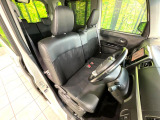 運転席シート廻りは使用感も少なく、良好な状態となっています。丁寧に使われていたことがよくわかりますね。
