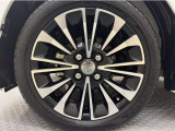 アルミホイール付き!「純正」なので車のデザインともマッチしています。お洒落は足元から。。。といいますから♪
