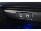 スマートフォンなどの音楽再生が可能なUSB接続ジャック装備車両です♪♪♪