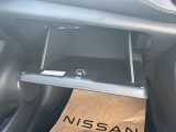 車検証などを収納できます。