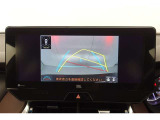 ★更にバックガイドモニターも付いております、ステアリングと連動してガイドラインでも教えてくれますので車庫入れも安心です!「狭い場所や見づらい場所での車庫入れが苦手!」って方に嬉しい装備です♪