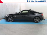 【サイド】水平対向エンジン搭載のFRスポーツ車両です。