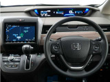 運転にかかわる様々な操作を安全に行えるように視点移動が少なく、操作性に配慮されたスイッチ類が凝縮されたコクピットです。